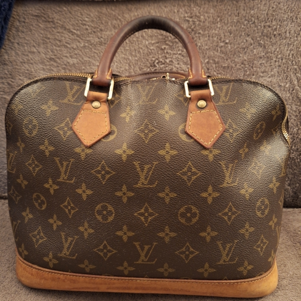 Louis Vuitton Alma monogram